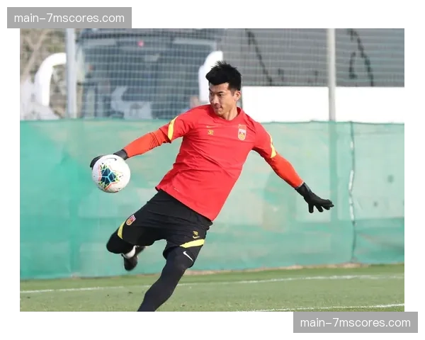 前法国国脚埃弗拉在节目中批评某些法甲球队“把足球比赛变成了围城战” 前法国国脚埃弗拉在节目中批评某些法甲球队“把足球比赛变成了围城战”