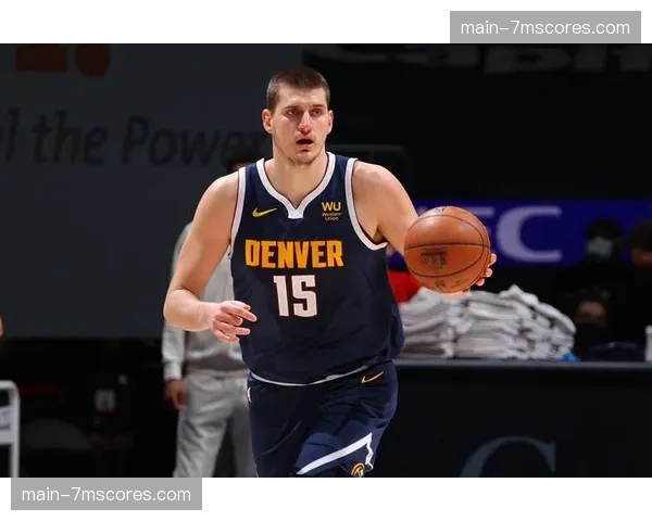 约基奇创历史纪录，单季同时领跑篮板助攻两项数据王